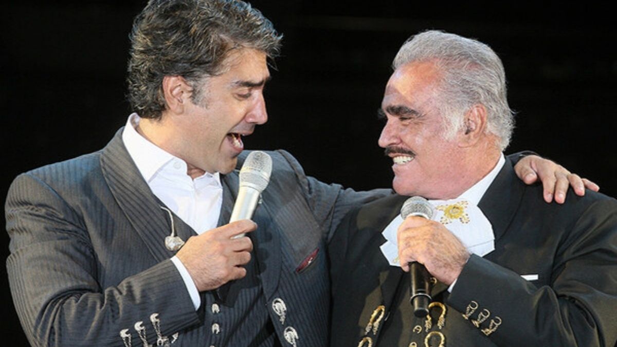 Alejandro Fernández le canta a su padre Vicente Fernández — Radio Imagina