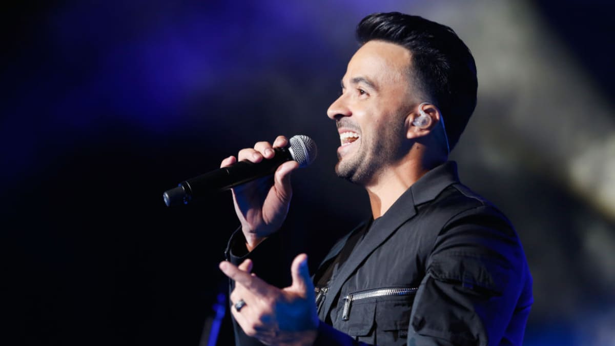 Pasa La Página Luis Fonsi Estrena Su Segundo Sencillo De Su Nuevo