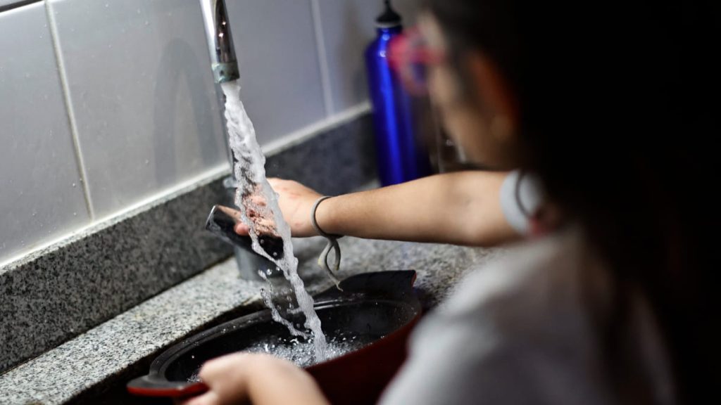 Corte De Agua Para Seis Comunas De Santiago