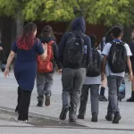 Vuelta A Clases_ Experta Entrega Consejos Para Ayudar A Los Niños A Sobrellevar El Retorno A La Rutina