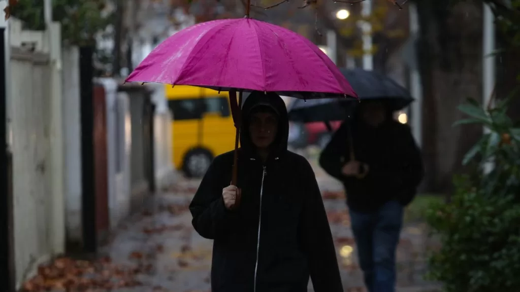 Lluvia En Santiago (2)