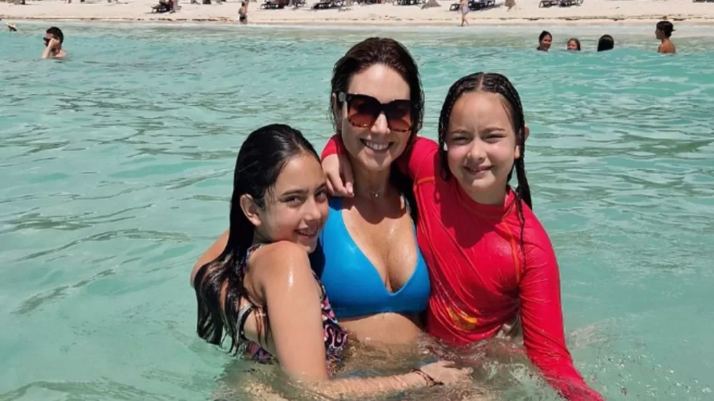 Mónica Godoy Y Sus Hijas