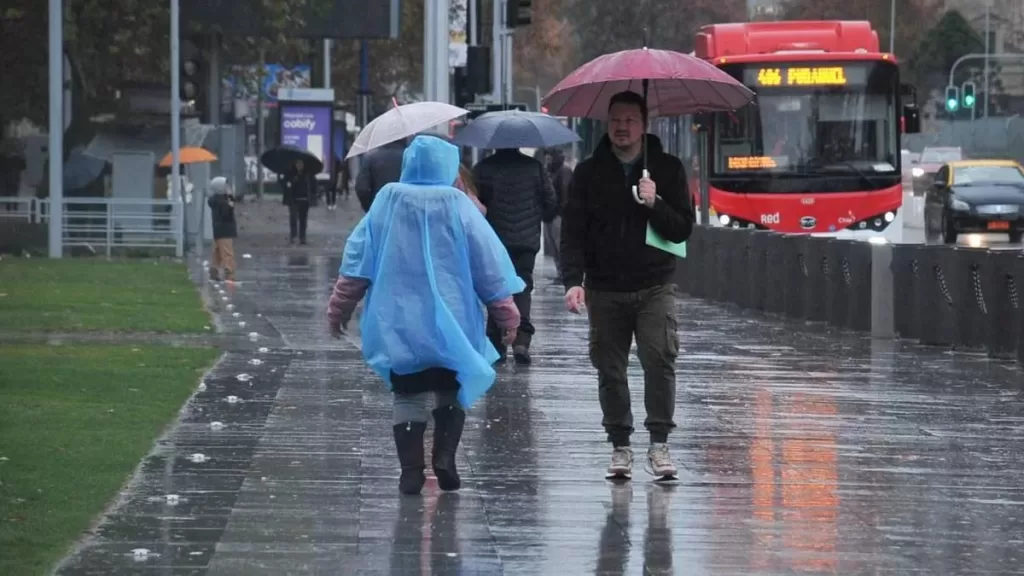 Lluvia En La Región Metropolitana Previo A Fiestas Patrias