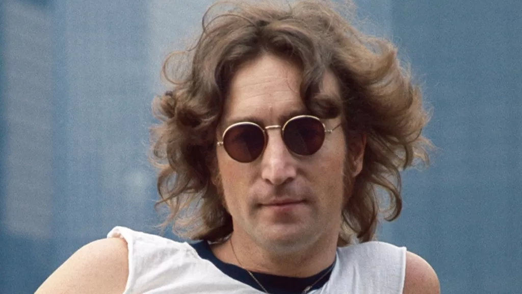 El Día En Que Cher Llevó A John Lennon A La Mansión Playboy