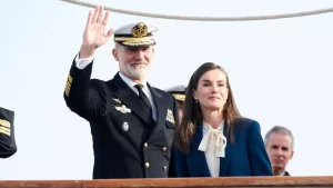 Reyes De España Se Despiden De Princesa Leonor